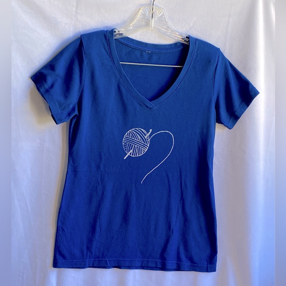V-neck cotton t-shirt; size S